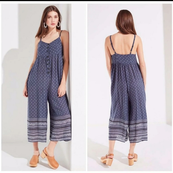 UO Tootsie Button-Down Crop Jumpsuit - Picture 3 of 9